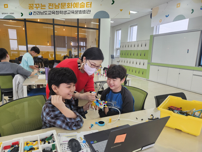 조선대 AI·SW교육센터, ''책으로 코딩하자'' 성료 대표이미지