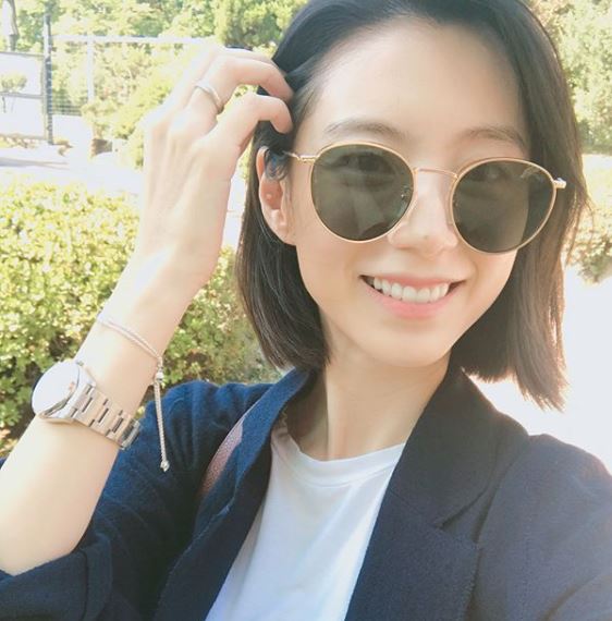 '<b>배용준</b>' 박수진 <b>나이</b>차이? 박수진, 선글라스로도 가릴 수 없는 청순...
