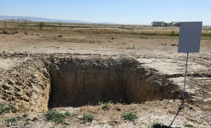 고려인이 살았던 바스토베 토굴. 현재 복원중이다.