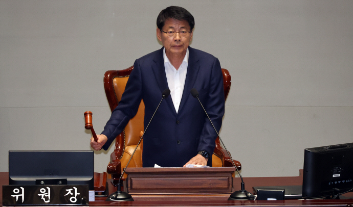 국회 예결위 서삼석 위원장6일 국회 예결위에서 서삼석 위원장이 회의를 진행하고 있다. /연합뉴스