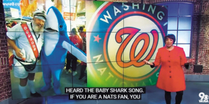 미국의 한 방송 채널에서 워싱턴 내셔널스의 ‘아기상어’ 마스코트를 소개하고 있다. [유튜브 캡처]