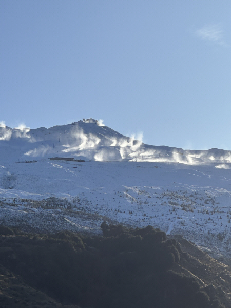오픈 준비중인 스키장