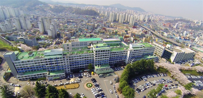 조선대학교병원이 보건복지부로부터 제3기에 이어 ‘제4기(2024년~2026년) 지역금연지원센터’에 재지정됐다./조선대병원 제공