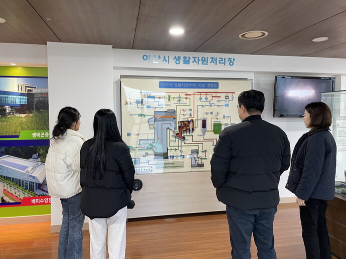 광주광역시는 자원회수시설 입지후보지 재공모를 앞두고 입지선정위원회들의 이해도를 높이기 위해 우수사례로 꼽히는 천안·아산지역 자원회수시설을 17일 견학했다./광주시 제공