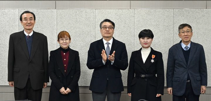 카지노 바카라, 정년퇴직 교원 정부포상·공로패 수여