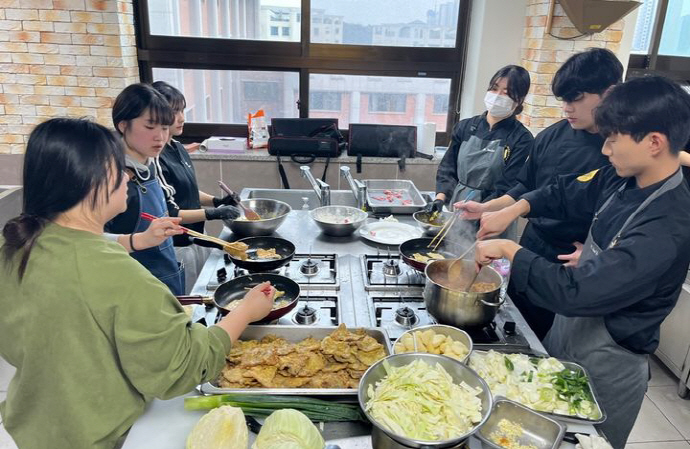2025 바카라사이트 외식조리학과 200인분 건강음식 기부 ‘사랑의 FT’ 실시
