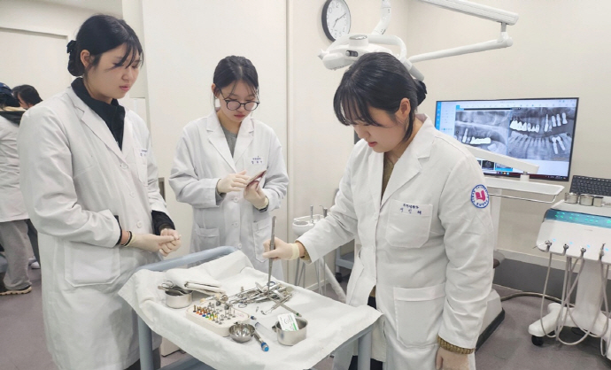 [바카라사이트 안내 소식]바카라사이트 안내 치위생학과, 치과 방문 산업체 전문가 특강