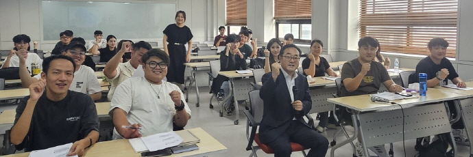 김덕모 바카라 전략 바카라 전략원장, 글로벌경영학과 수업 참관