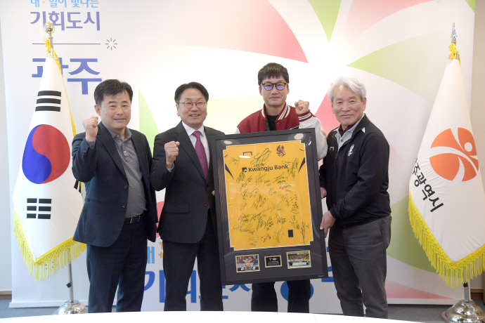 이정효 <b>광주FC</b> 감독, ACLE 8강 선전 다짐