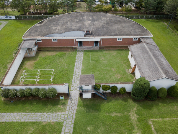 80년 당시 수많은 시민군과 민주인사들이 고문을 당했던 옛 상무대(현 상무지구) 법정과 영창.