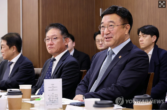 <b>윤호중 행안부장관</b> "광주정신 이어받아 '주민주권정부' 실현할 터"
