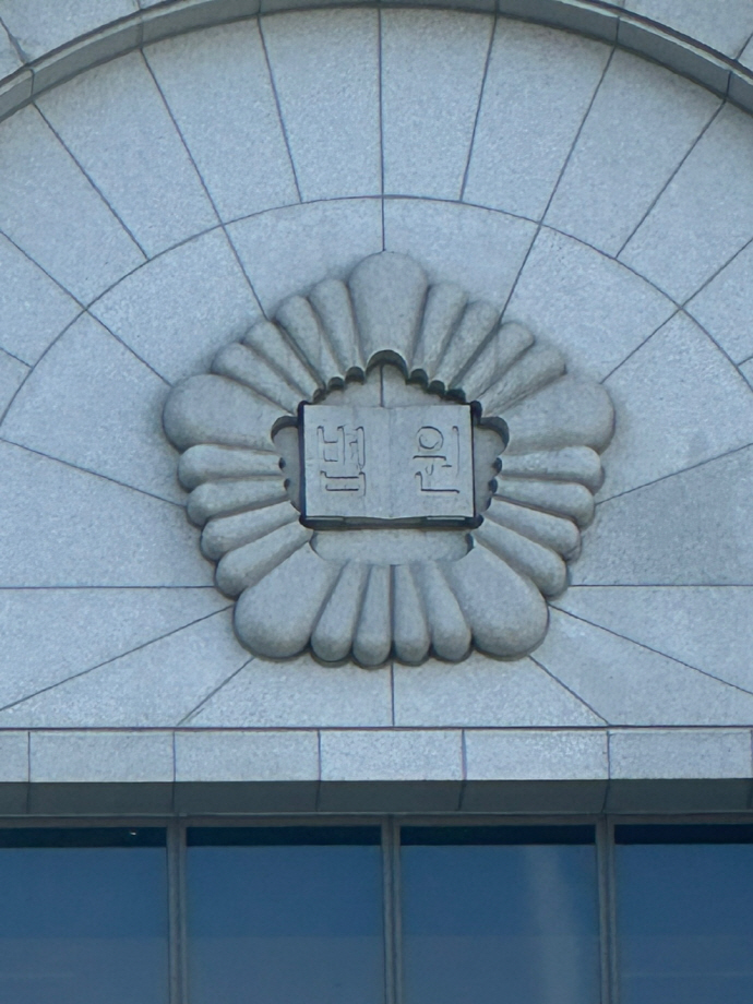 마세라티 음주사고 운전자, 도피교사 6개월 구형 - 뉴스 썸네일 이미지