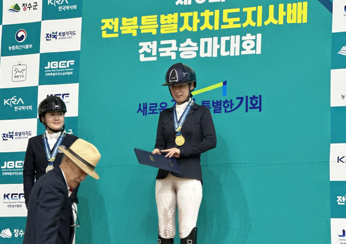 "15년 만에 되찾은 고삐"... 광주승마협회 이은주, 전북도지사배 마장마... - 뉴스 썸네일 이미지