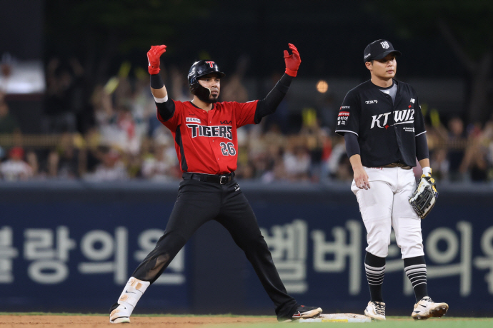 김도영 기록 불발, <b>카스트로</b>가 달랬다…<b>KIA</b>, KT전 스윕승