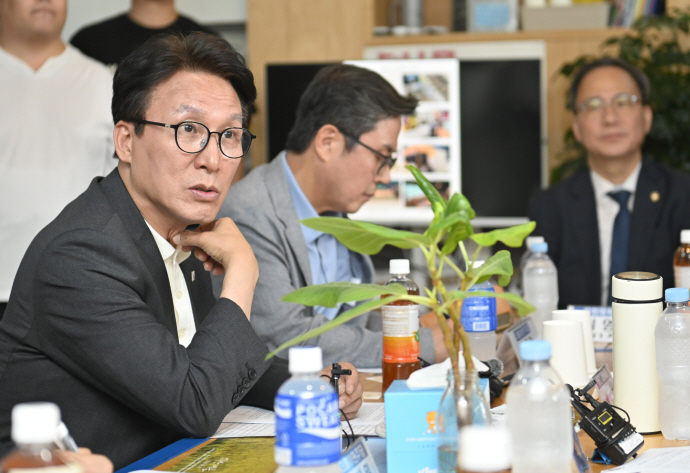 <b>김민석</b>, <b>청년</b>의날 전남광주서 <b>청년 영화인 소통</b>…"지역 문화여건 중요"